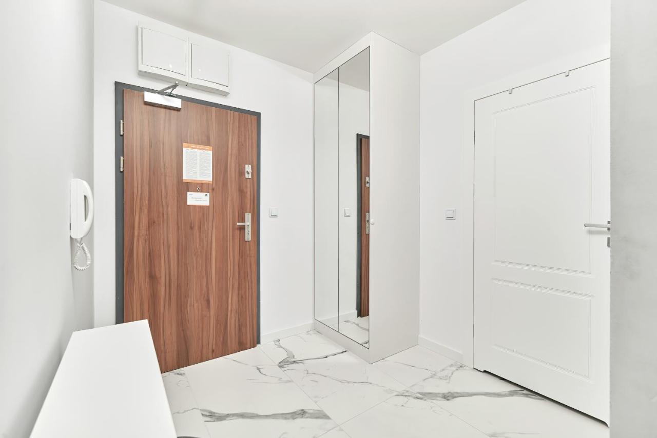 Exclusive Apartments Gwiazdzista With Free Garage Wroclaw By Noclegi Renters Esterno foto