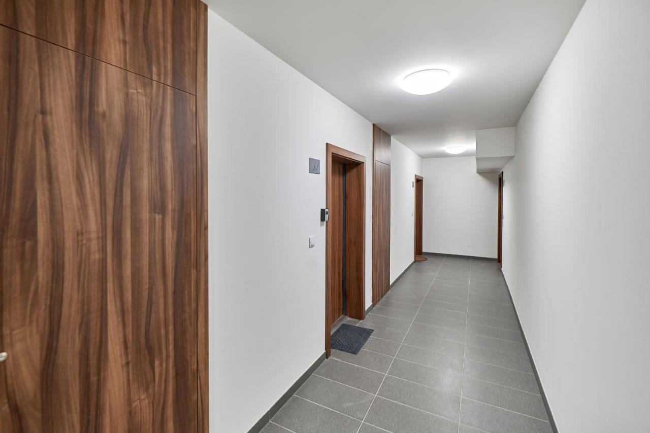 Exclusive Apartments Gwiazdzista With Free Garage Wroclaw By Noclegi Renters Esterno foto