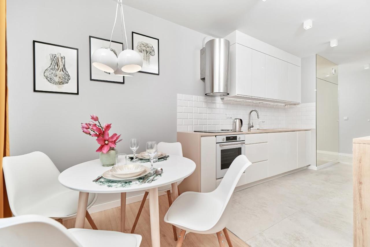 Exclusive Apartments Gwiazdzista With Free Garage Wroclaw By Noclegi Renters Esterno foto