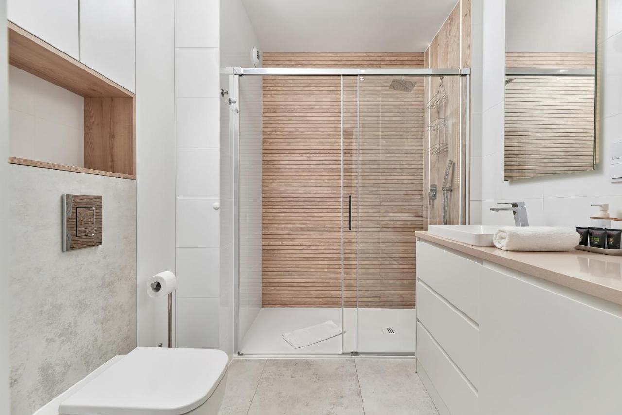 Exclusive Apartments Gwiazdzista With Free Garage Wroclaw By Noclegi Renters Esterno foto
