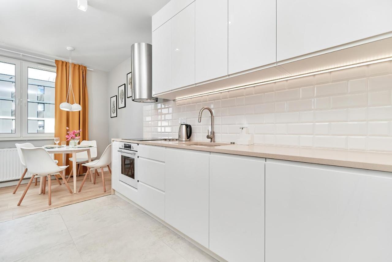 Exclusive Apartments Gwiazdzista With Free Garage Wroclaw By Noclegi Renters Esterno foto